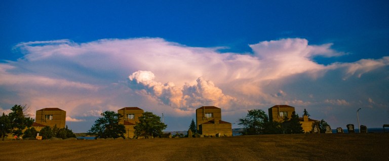 houses with clouds Oly V50_