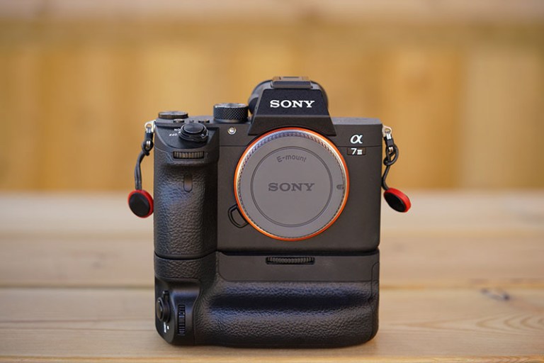 sony-vg-c3em-battery-grip-a7iii-2